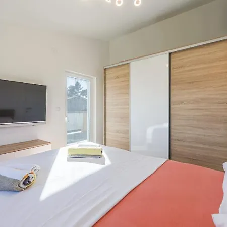Aurum Luxury Vir