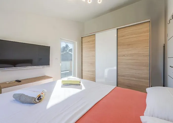 Aurum Luxury Vir